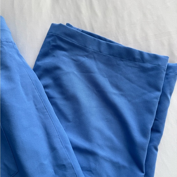 Blue V-Neck Scrub Set - Picture 4 of 10
